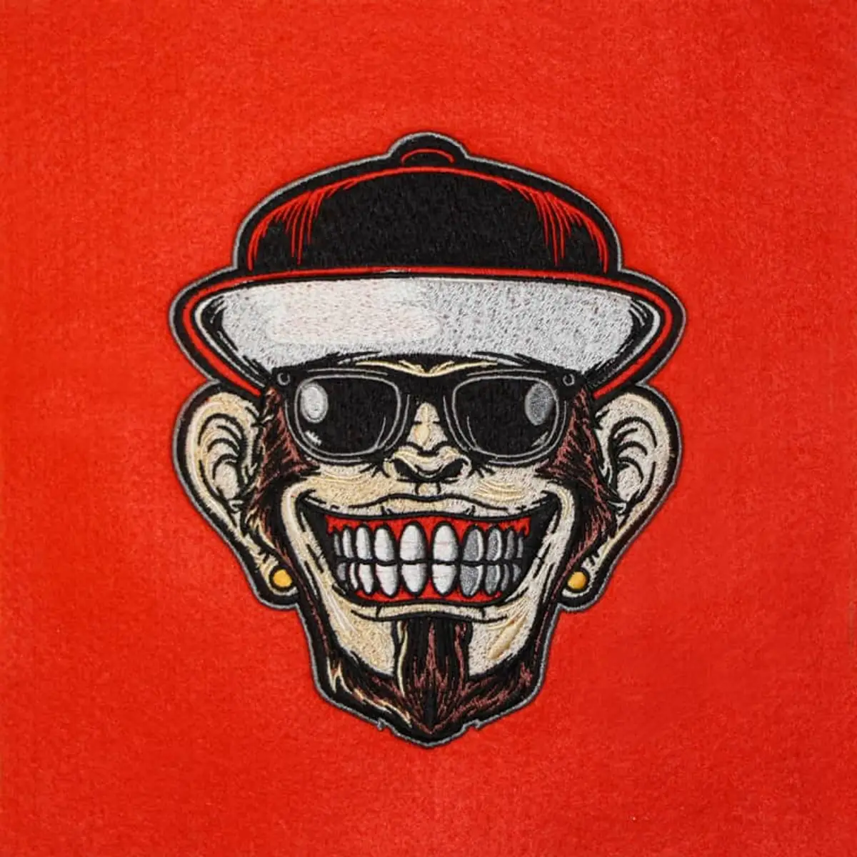 Affe mit Brille und Cap Stick – Bild 3