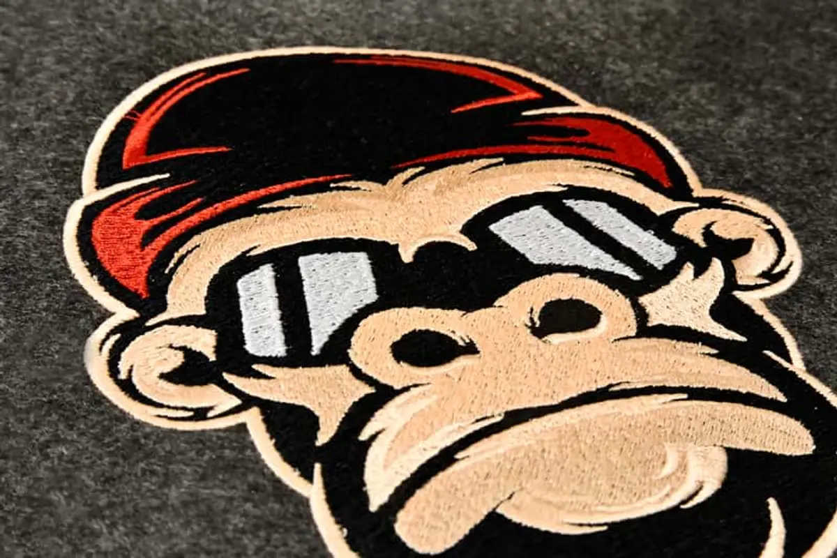 Affenkopf mit Brille & Mütze Stick – Frontansicht Bild 5