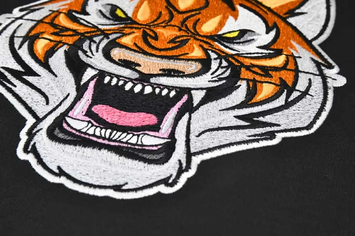 Brüllender Tigerkopf Stick – Frontansicht Bild 4