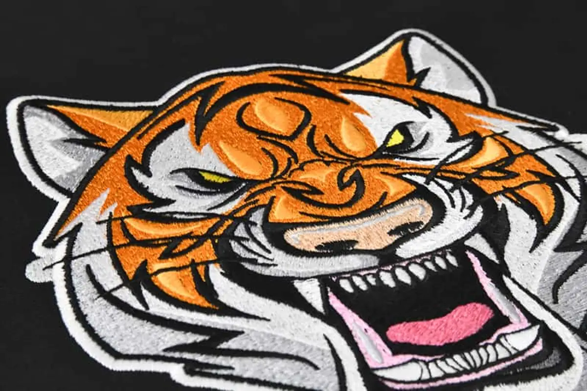 Brüllender Tigerkopf Stick – Frontansicht Bild 5