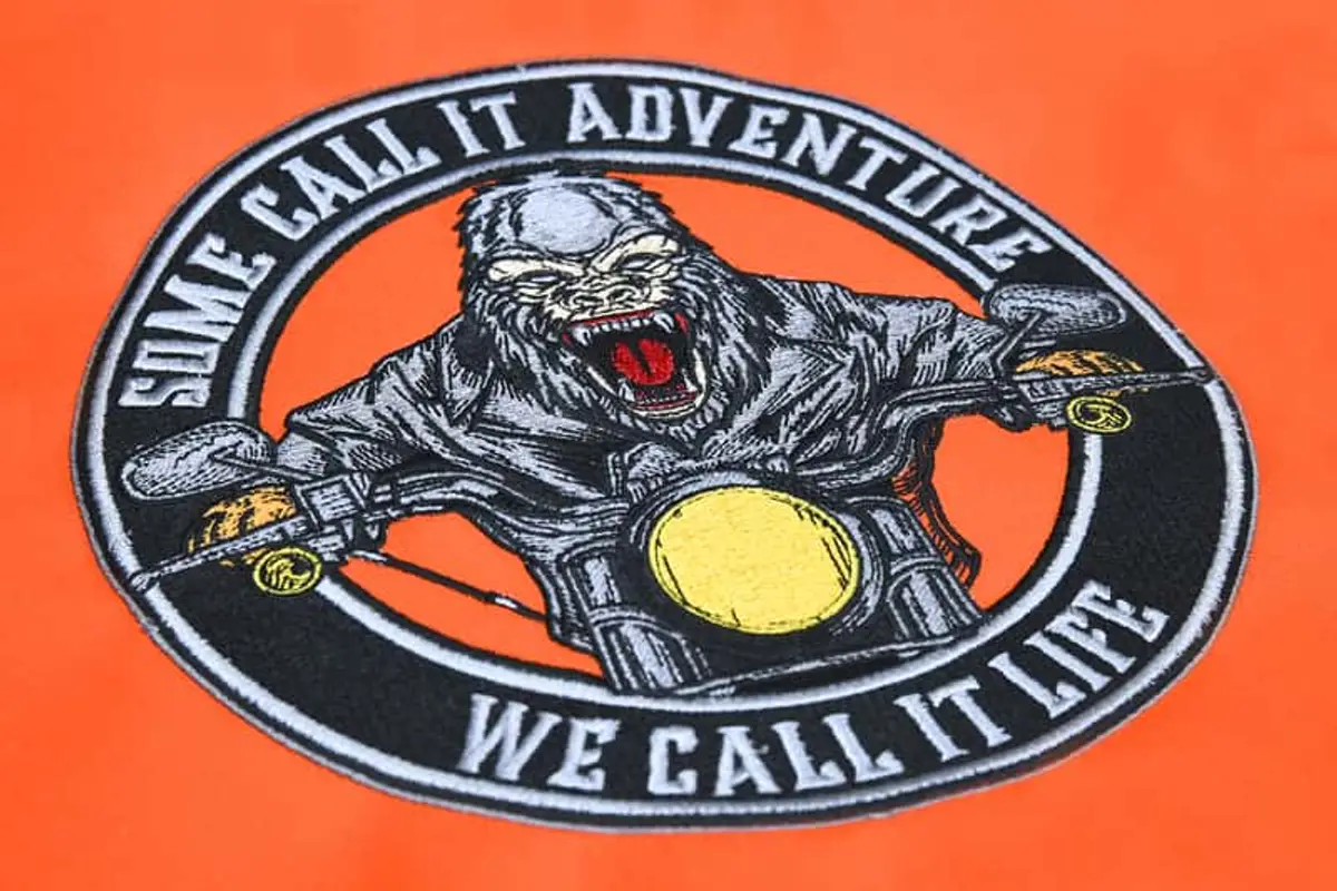 Gorilla Biker Logo mit Spruch Stick – Bild 4