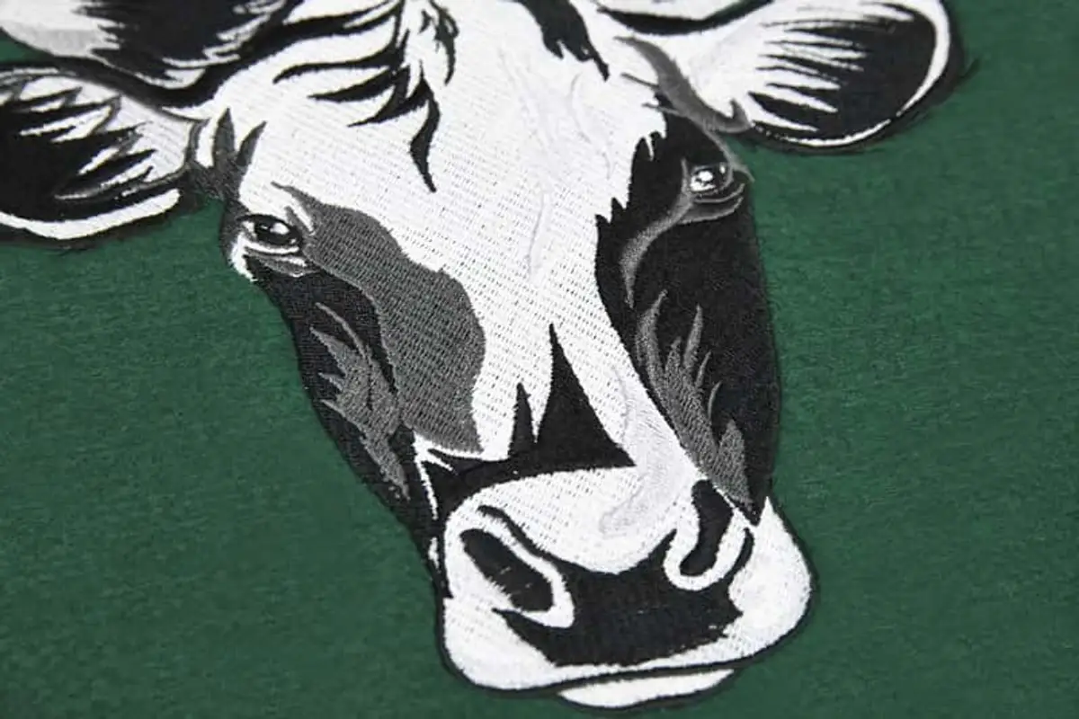 Kuhkopf Frontansicht schwarz-weiß Stick – Bild 5