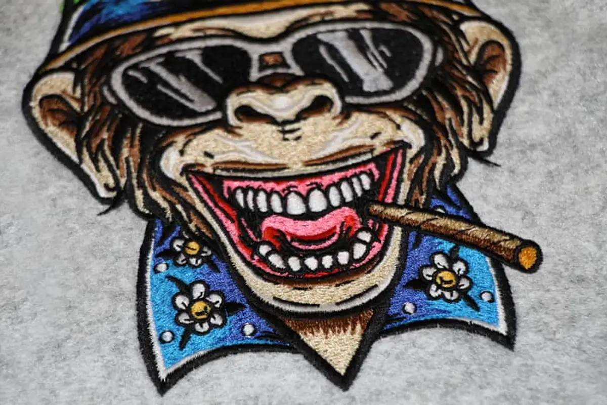 Rauchender Affe mit Hawaii Sommerhut Stick – Bild 5