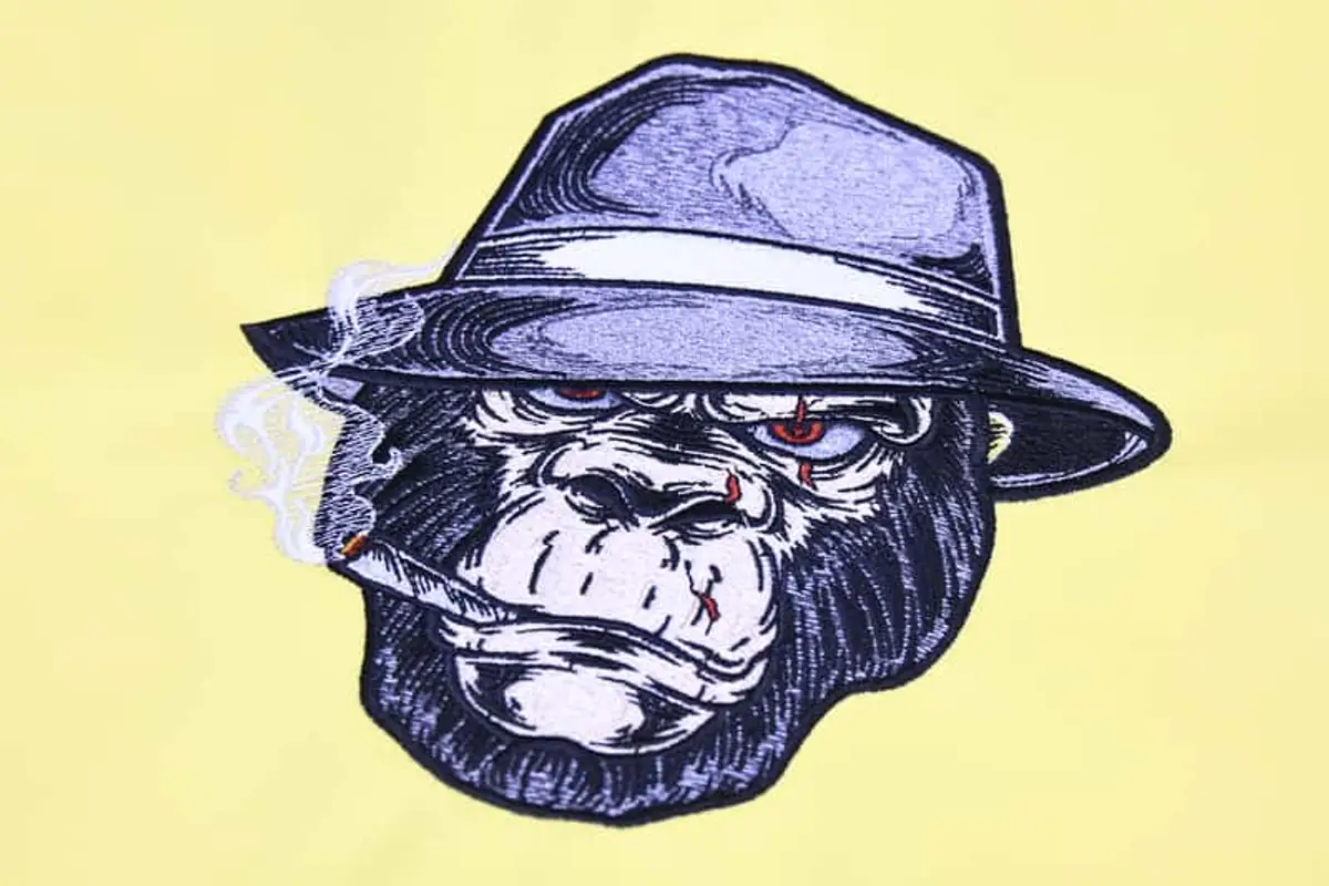 Rauchender Gorillakopf Hut Frontansicht Stick – Bild 4