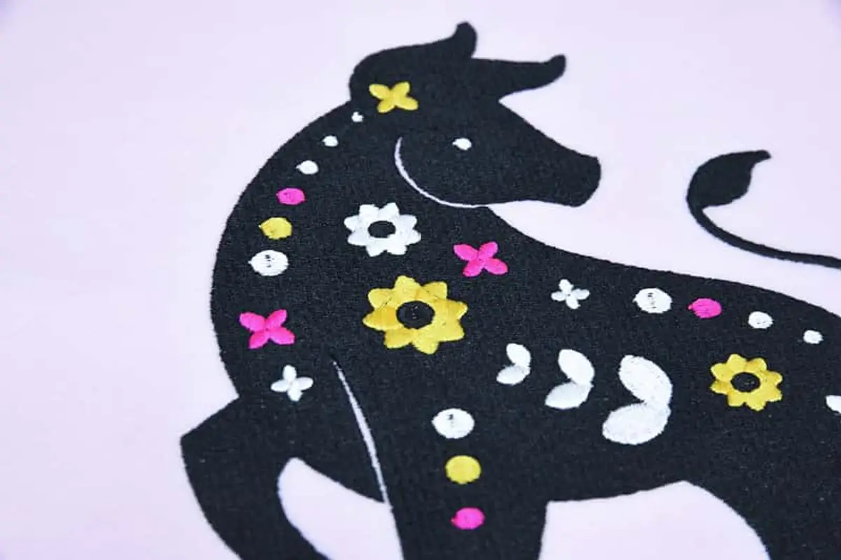 Stier mit Blumen Stick – Bild 5