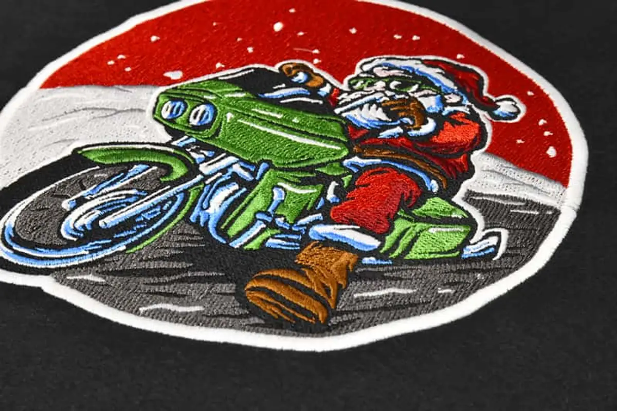 Weihnachtsmann auf grünem Motorrad Stick – Bild 4