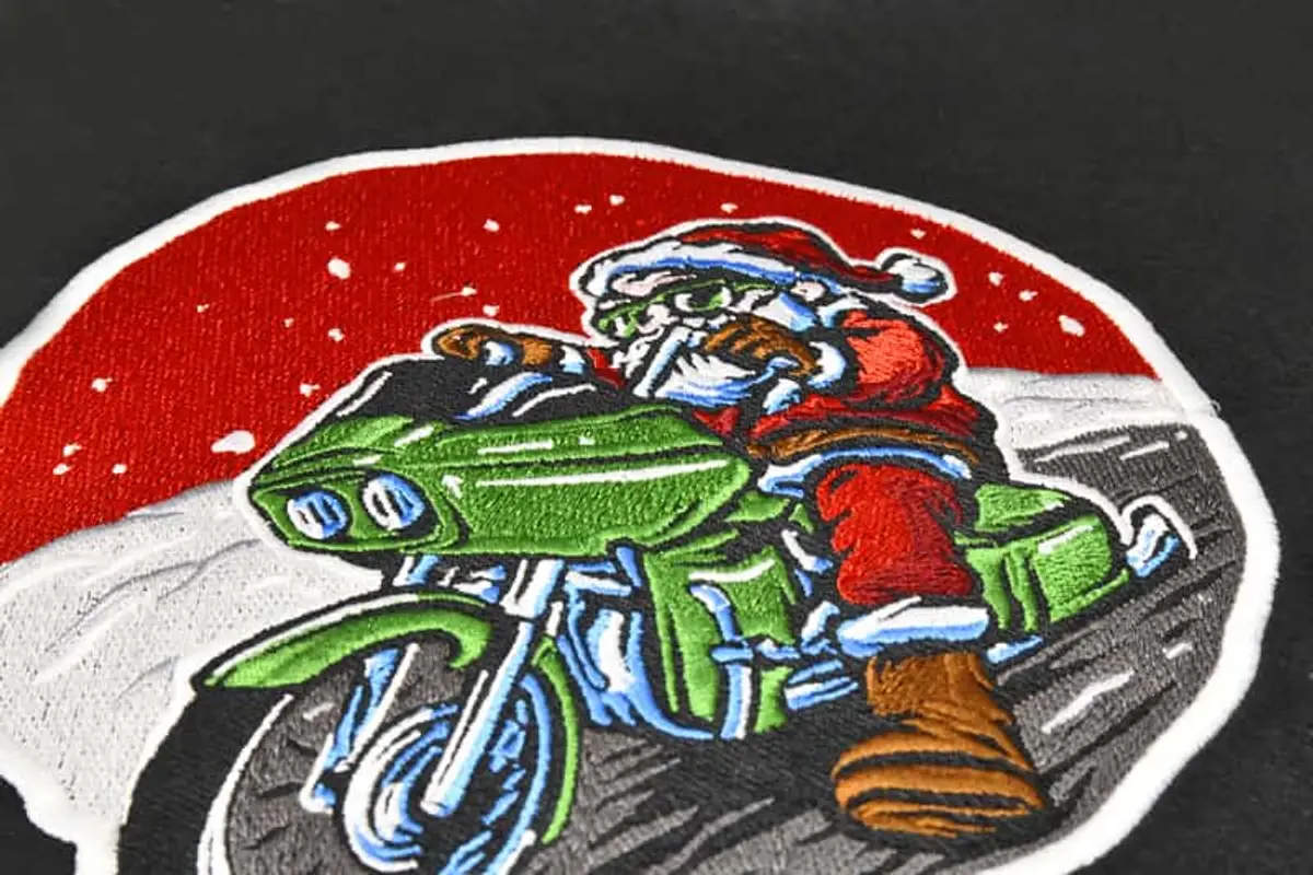 Weihnachtsmann auf grünem Motorrad Stick – Bild 5