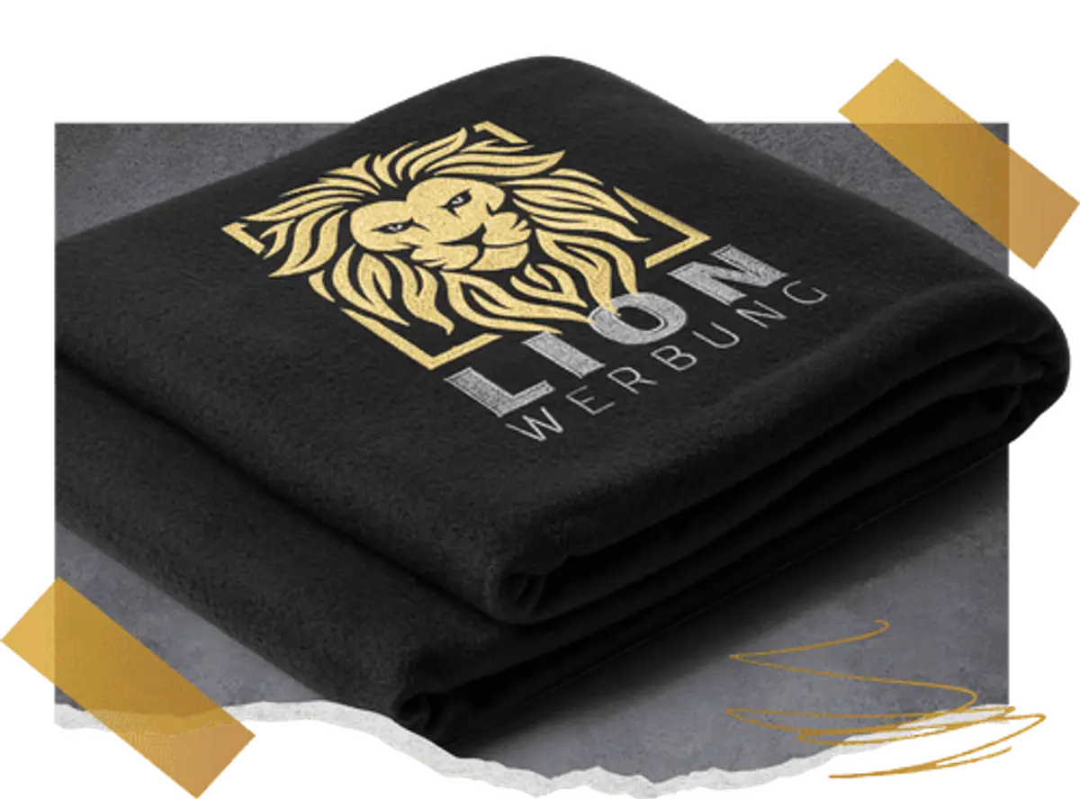 Personalisierte Decken mit edler Stickerei von Lion Werbe GmbH, ideal für gemütliche Momente.