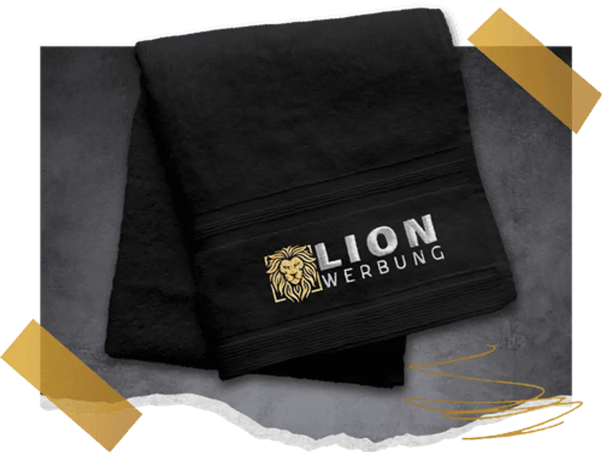 Handtücher bestickt mit Logos oder Namen, angeboten von Lion Werbe GmbH.
