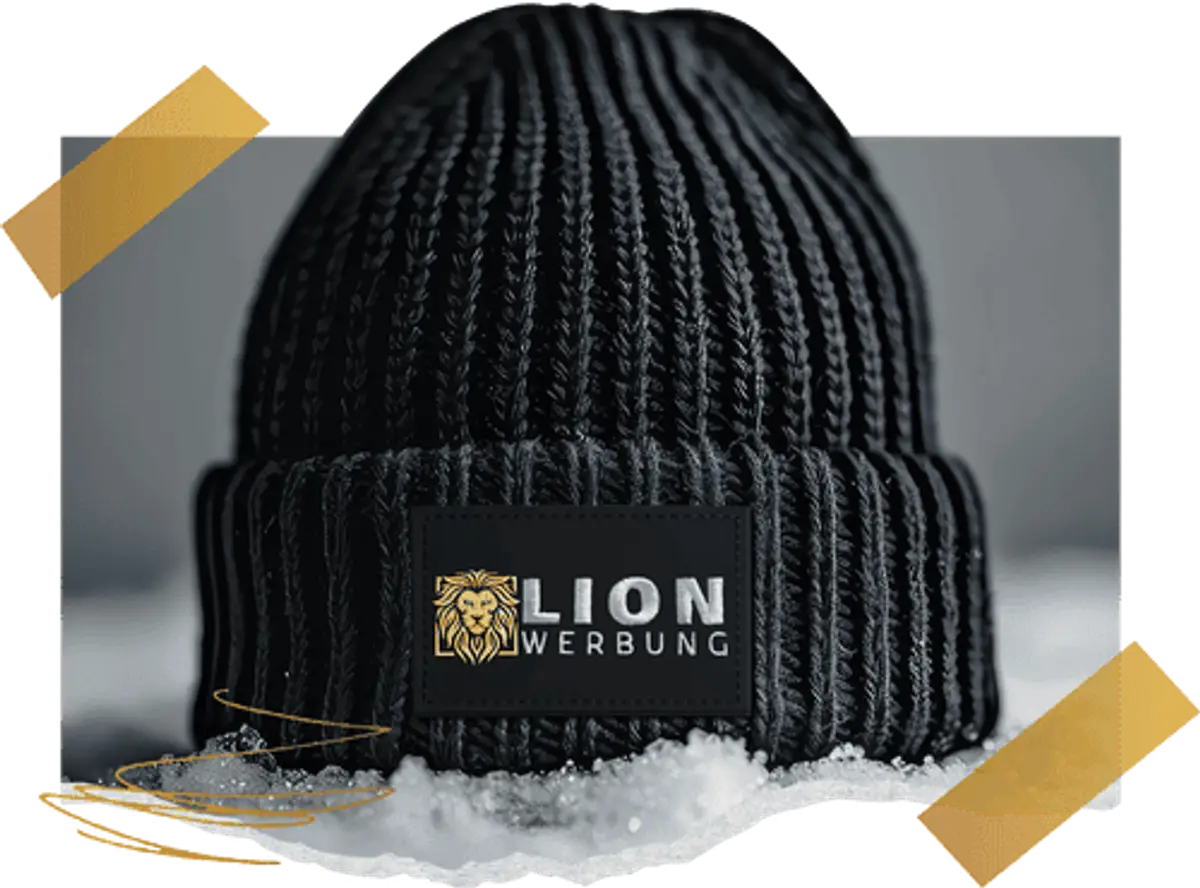 Mützen mit hochwertiger Stickerei von Lion Werbe GmbH, ideal für kalte Tage und als Werbeträger.