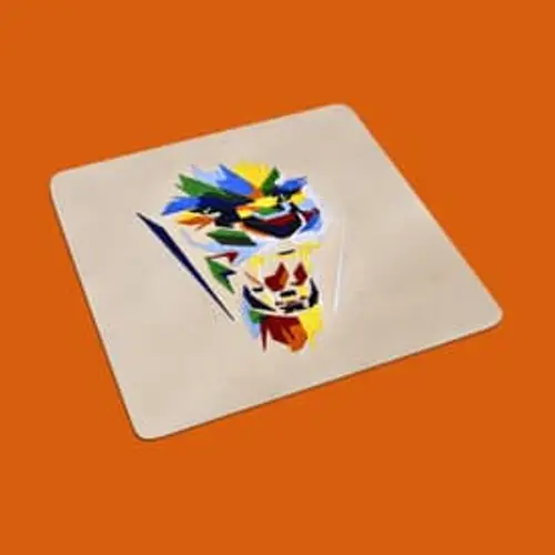 Dynamisches Stick-Design eines abstrakt brüllenden Raubkatzengesichts. Perfekt für moderne Kunstprojekte und Tattoos.