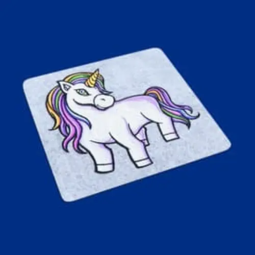 Zauberhaftes Stickmotiv: Einhorn für Kinder. Perfekt für fröhliche Kleidung, Accessoires und Geschenke.