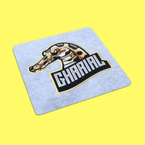 Markantes Stickmotiv: Gharial Krokodil Logo. Perfekt für Sport, Vereine und außergewöhnliche Designs.