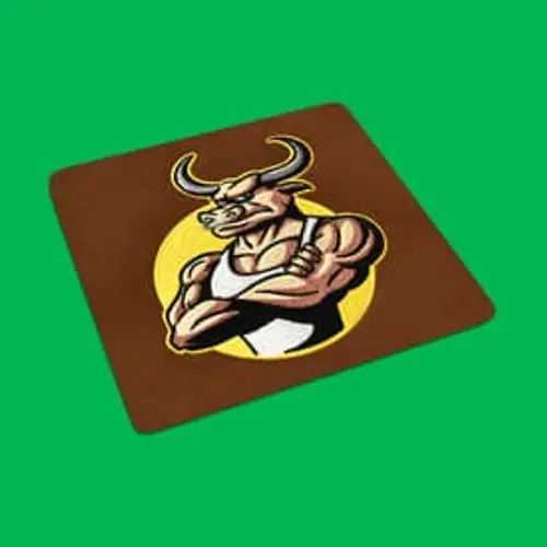 Mythisches Stickmotiv: Minotaurus in Schrägansicht. Perfekt für Fantasy, Tattoos und kreative Designs.