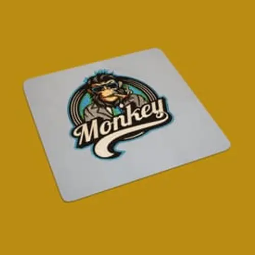 Extravagantes Stickmotiv: Monkey Logo rauchend. Perfekt für kreative Mode, Taschen und Accessoires.