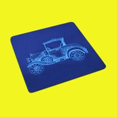 Kreatives Stickmotiv: Oldtimer als Schraffur, Seitenansicht. Perfekt für Autofan-Mode und Deko.