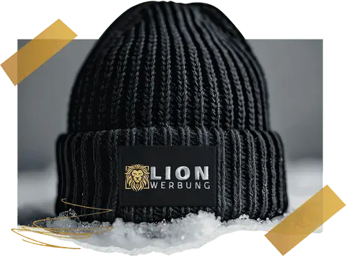 Mützen mit hochwertiger Stickerei von Lion Werbe GmbH, ideal für kalte Tage und als Werbeträger.